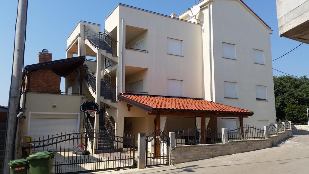Apartmani Maksan Pakostane Bagian luar foto