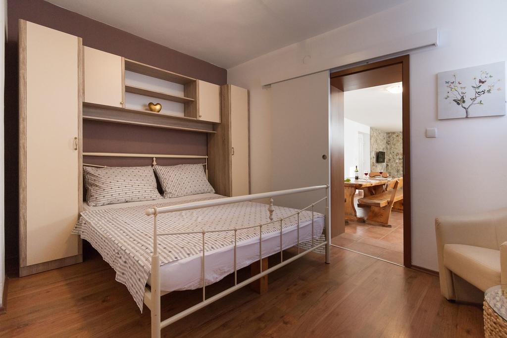 Apartmani Maksan Pakostane Bagian luar foto