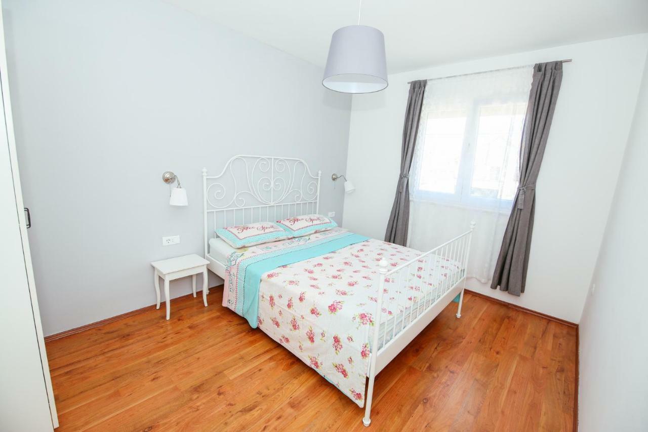 Apartmani Maksan Pakostane Bagian luar foto
