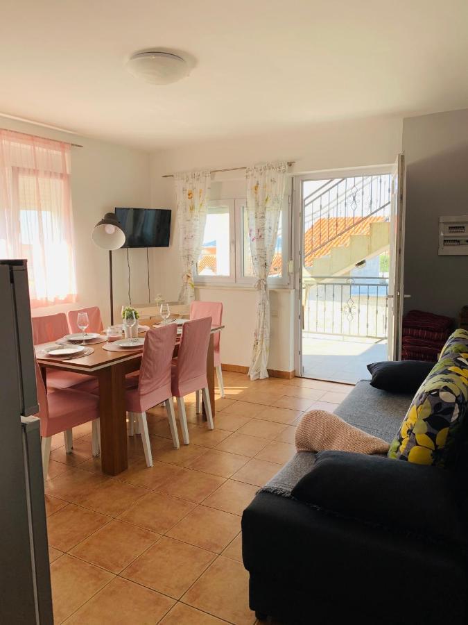 Apartmani Maksan Pakostane Bagian luar foto