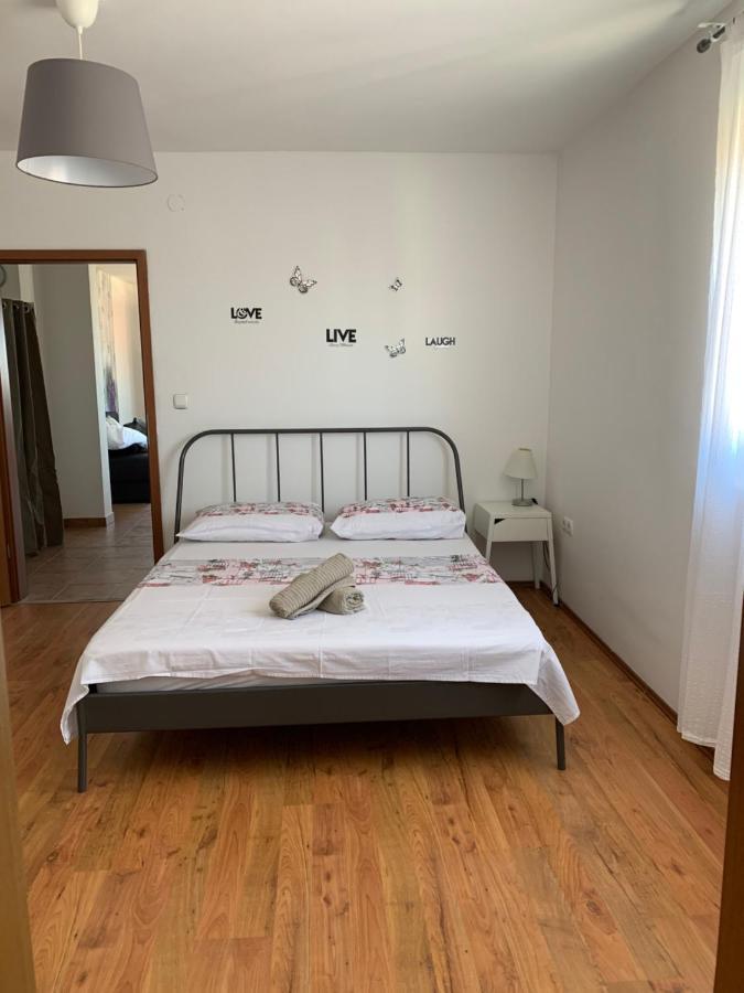 Apartmani Maksan Pakostane Bagian luar foto